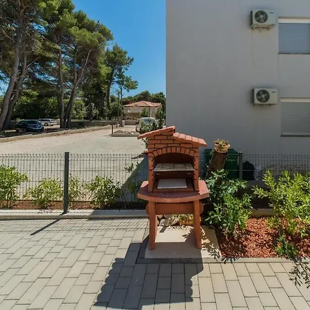 With A Parking Space - 18537 *
